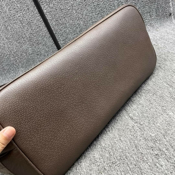 100% Authentic Gucci Leather Tote Bag - Picture 8 of 16